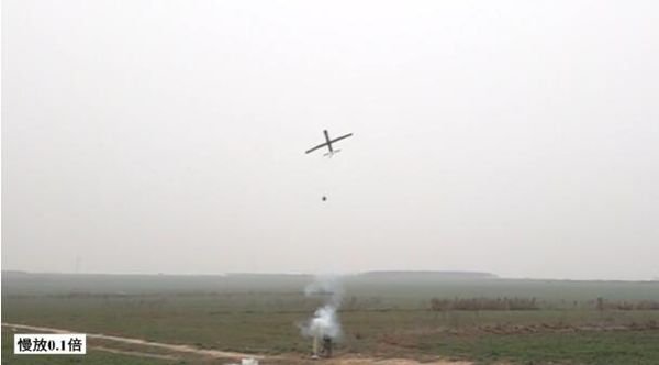 瘫痪航母利器 中国无人机水下跃起自杀式俯冲袭击